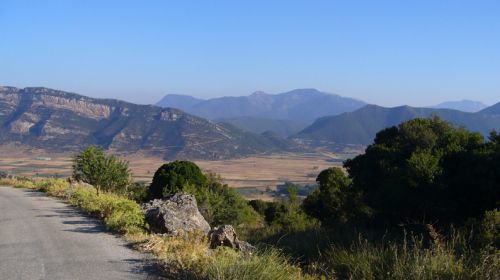 Πανοραμική λήψη της Λίμνης Στυμφαλίας από κοντινό δρόμο